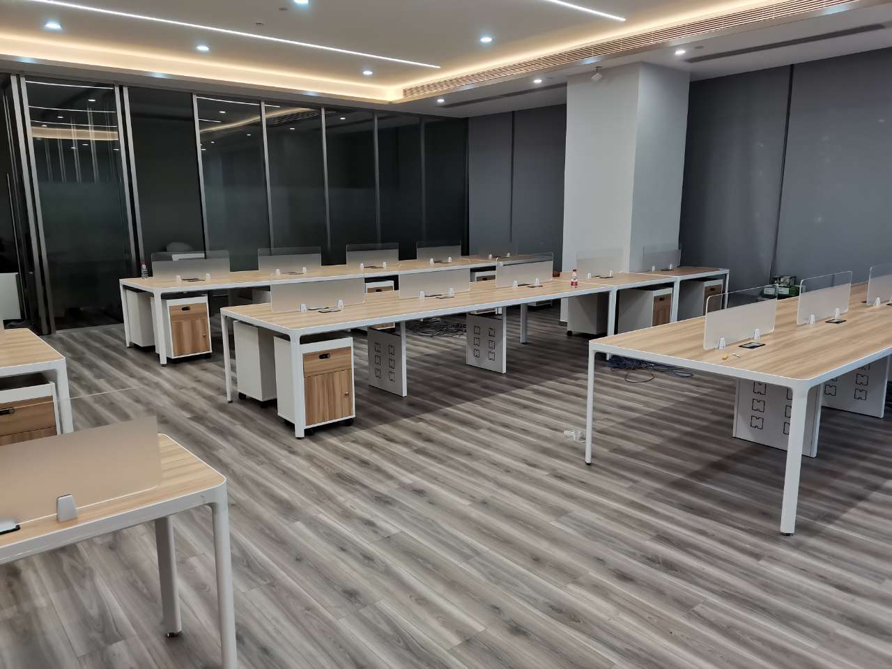 企業(yè)做板式辦公家具有哪些好處？